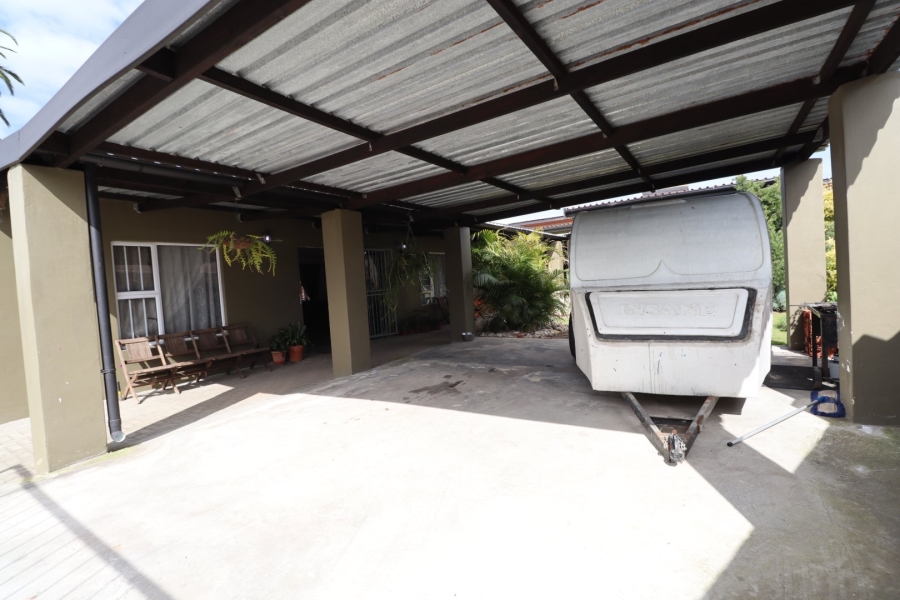 5 Bedroom Property for Sale in Kabega Park Eastern Cape